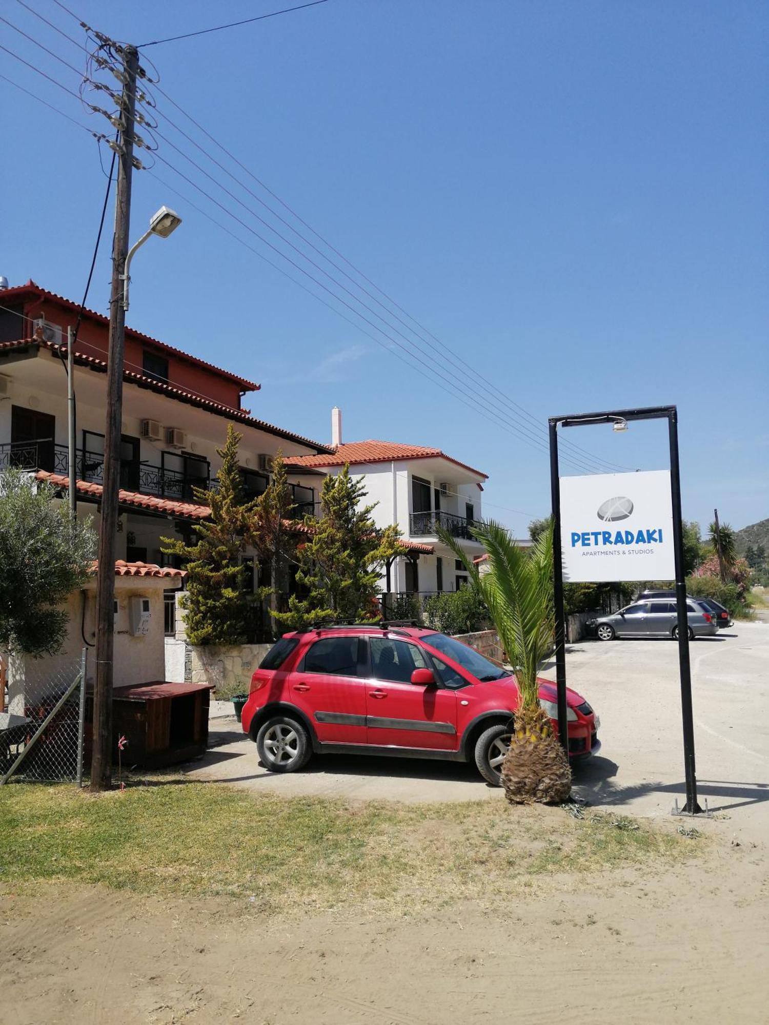 Petradaki Apartments Mola Kalyva Exterior photo